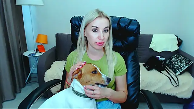 Snapshot of Hanna--Sweet chatting on June 10, 11:44 am Hanna--Sweet online show from June 10, 11:44 am