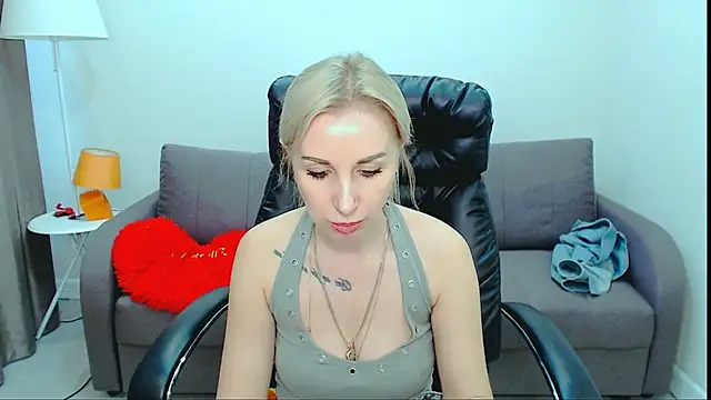 Hanna--Sweet online show from May 15, 10:57 am