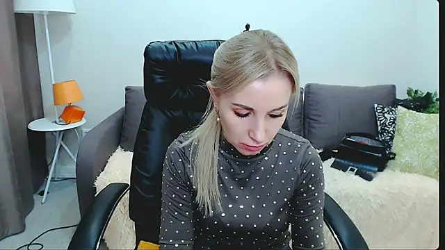 Hanna--Sweet online show from March 18, 11:35 am