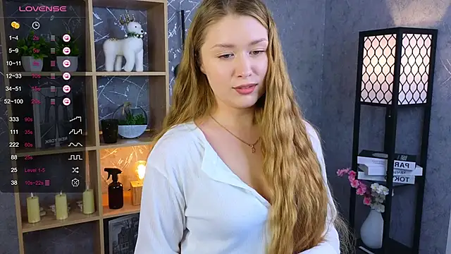 Snapshot of BreeDonelan chatting on December 15, 2:50 am BreeDonelan online show from December 15, 2:50 am