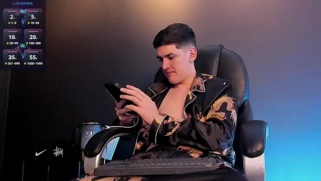 Snapshot of Valentino_ceratti chatting on December 14, 1:12 am Valentino ceratti online show from December 14, 1:12 am