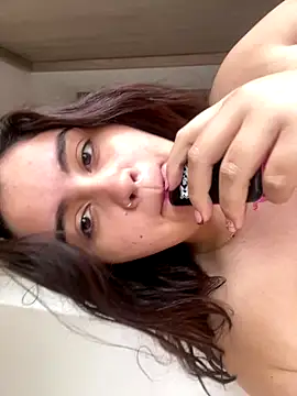 Snapshot of Miss_Laria chatting on December 16, 6:01 pm Miss Laria online show from December 16, 6:01 pm