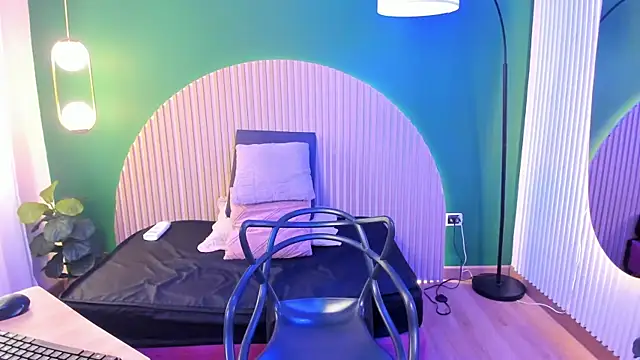 dahianeconnor online show from February 13, 12:16 pm