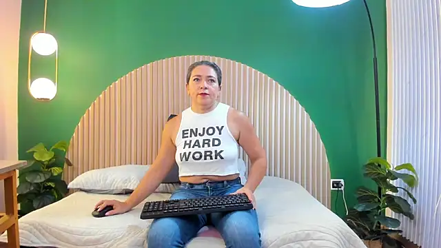 dahianeconnor online show from February 7, 11:51 am