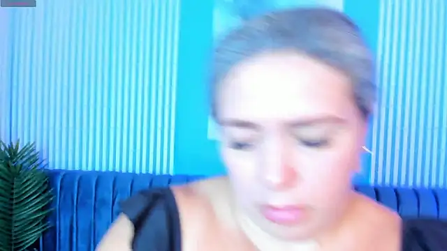 Snapshot of dahianeconnor chatting on June 20, 11:59 am dahianeconnor online show from June 20, 11:59 am
