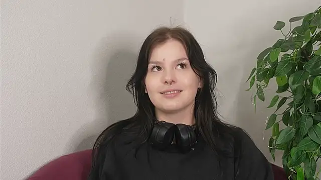 LesleyManire online show from December 17, 10:53 am