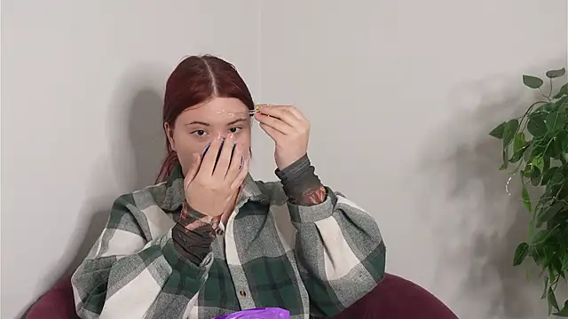 Snapshot of CoralWulf chatting on December 16, 8:51 am CoralWulf online show from December 16, 8:51 am