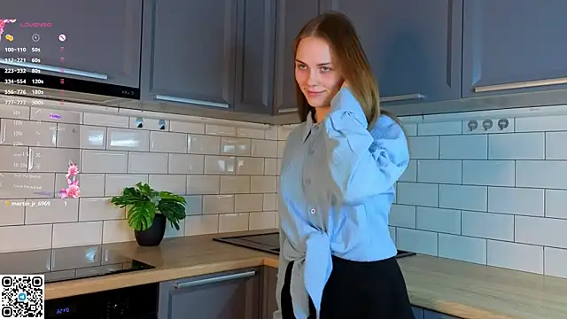 Snapshot of DivaViera chatting on December 15, 6:19 am DivaViera online show from December 15, 6:19 am