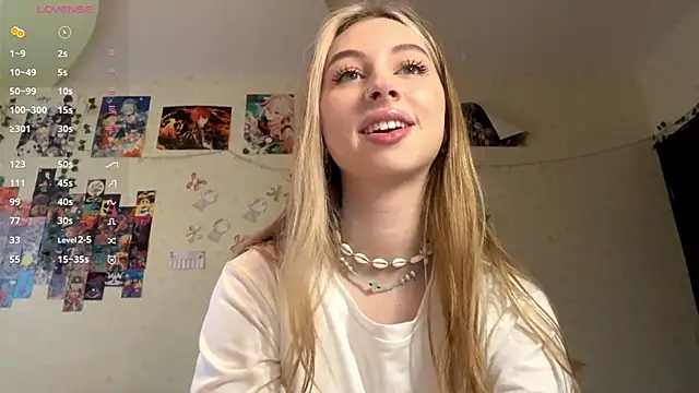 Snapshot of JanelBray chatting on December 22, 1:00 pm JanelBray online show from December 22, 1:00 pm