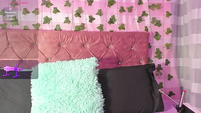 Ayla-marttinez online show from March 1, 1:05 am