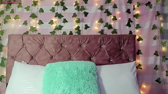 Ayla-marttinez online show from April 8, 12:45 am