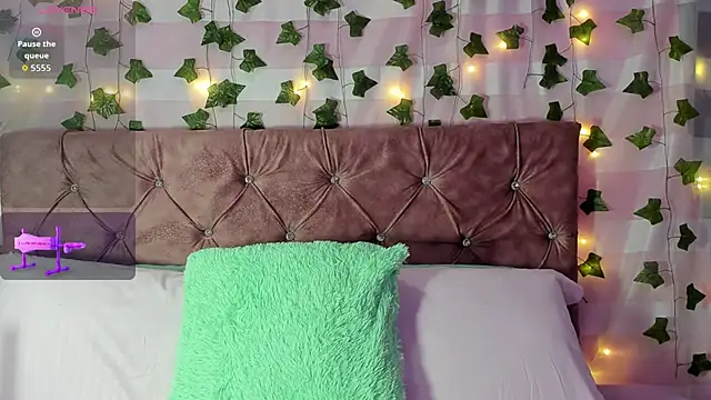 Ayla-marttinez online show from March 14, 1:33 am