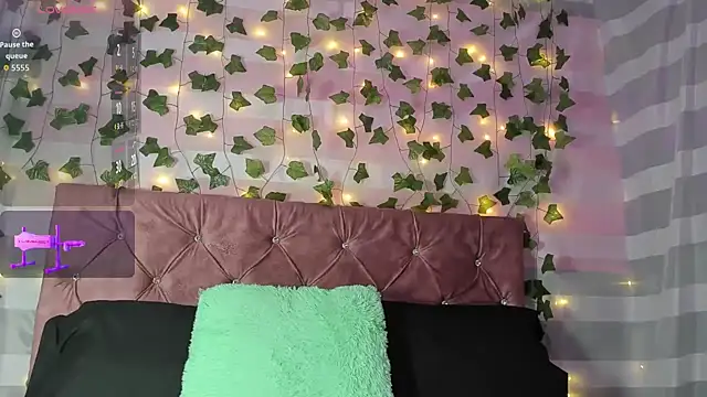 Ayla-marttinez online show from May 22, 12:41 am