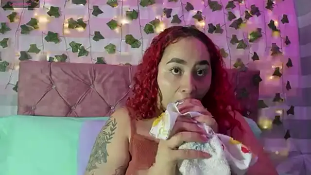 Snapshot of Ayla-marttinez chatting on June 22, 12:49 am Ayla-marttinez online show from June 22, 12:49 am