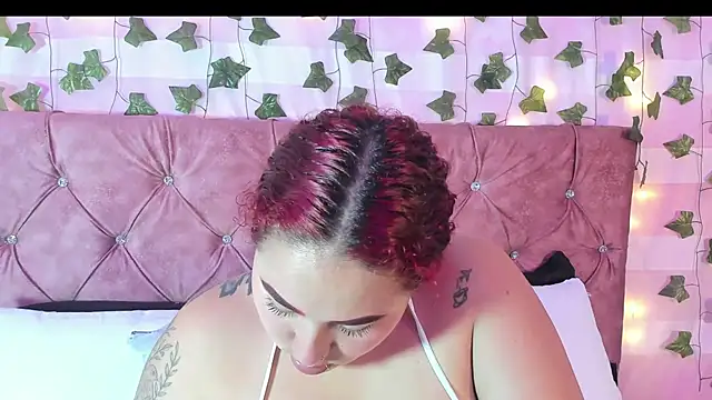 Ayla-marttinez online show from February 3, 1:38 am