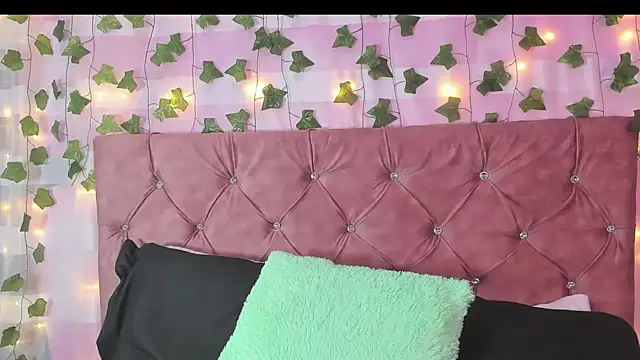 Ayla-marttinez online show from February 8, 1:25 am