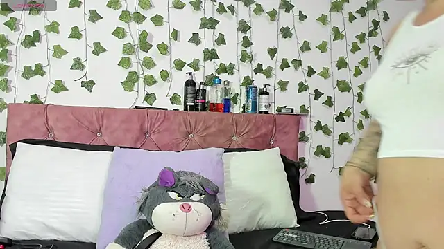 Snapshot of Ayla-marttinez chatting on July 14, 1:05 am Ayla-marttinez online show from July 14, 1:05 am
