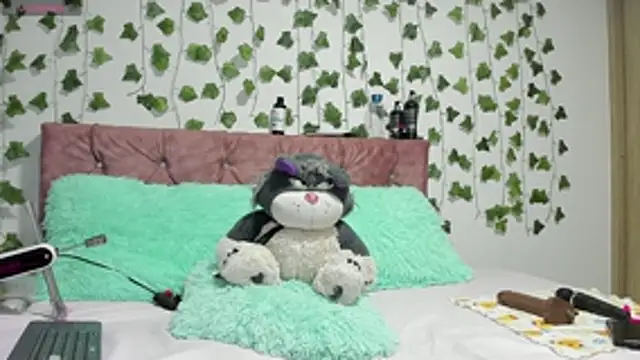 Snapshot of Ayla-marttinez chatting on July 10, 1:05 am Ayla-marttinez online show from July 10, 1:05 am
