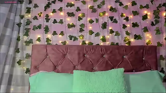 Ayla-marttinez online show from April 14, 1:21 am