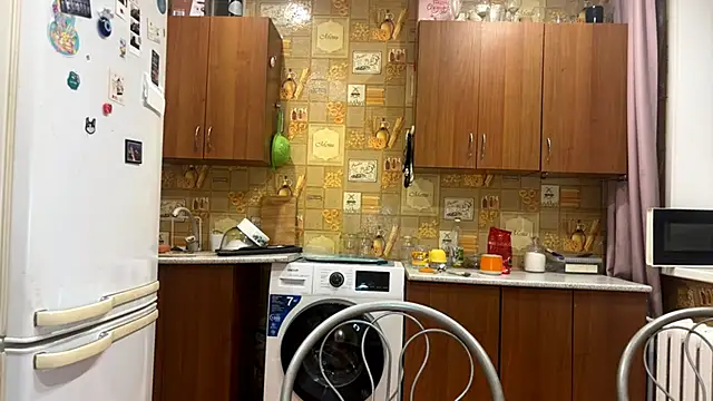 Snapshot of DiedraGlackin chatting on December 18, 5:17 pm DiedraGlackin online show from December 18, 5:17 pm