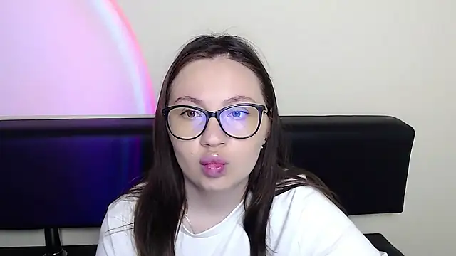 Snapshot of LiliaErmi chatting on June 16, 6:24 am LiliaErmi online show from June 16, 6:24 am