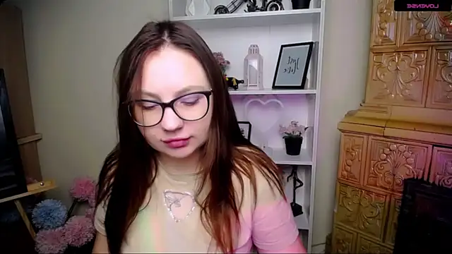 Snapshot of LiliaErmi chatting on December 14, 9:48 am LiliaErmi online show from December 14, 9:48 am