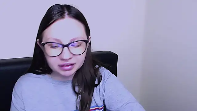 Snapshot of LiliaErmi chatting on June 7, 7:24 am LiliaErmi online show from June 7, 7:24 am