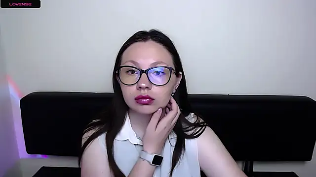 Snapshot of LiliaErmi chatting on June 9, 6:25 am LiliaErmi online show from June 9, 6:25 am