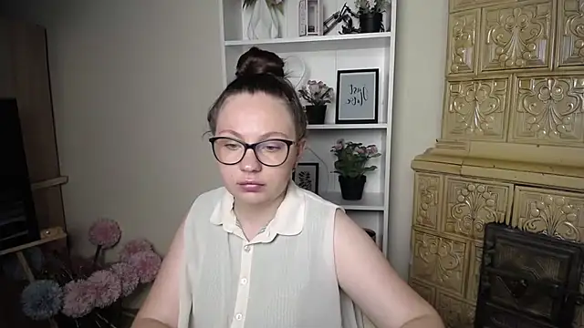 Snapshot of LiliaErmi chatting on June 28, 6:09 am LiliaErmi online show from June 28, 6:09 am