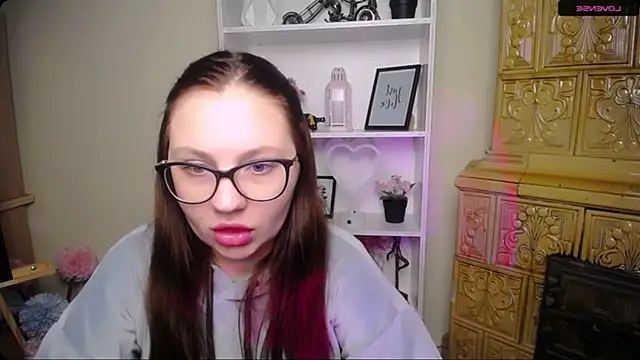 Snapshot of LiliaErmi chatting on December 16, 5:44 am LiliaErmi online show from December 16, 5:44 am