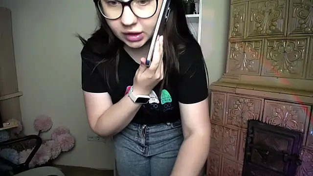 Snapshot of LiliaErmi chatting on June 8, 6:47 am LiliaErmi online show from June 8, 6:47 am