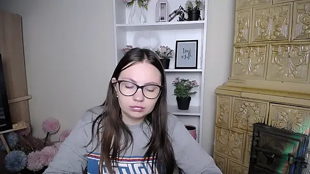 Snapshot of LiliaErmi chatting on June 15, 6:13 am LiliaErmi online show from June 15, 6:13 am