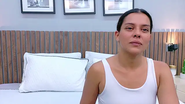 Mia Bellefort online show from April 9, 8:04 pm