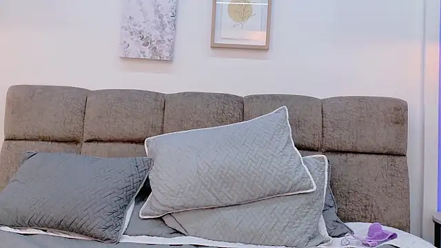 Mia Bellefort online show from March 7, 8:32 am