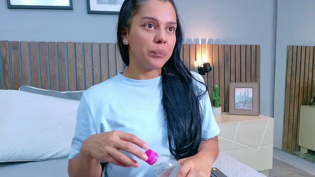 Mia Bellefort online show from February 21, 8:11 pm