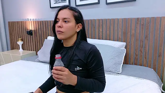 Mia Bellefort online show from March 22, 7:48 pm