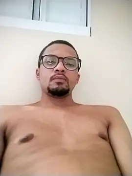 Snapshot of GustavinhoH22 chatting on April 3, 8:37 pm GustavinhoH22 online show from April 3, 8:37 pm