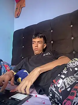 Juan Gomezz26 online show from April 7, 9:27 pm