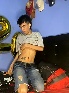 Snapshot of Juan_Gomezz26 chatting on December 14, 11:21 pm Juan Gomezz26 online show from December 14, 11:21 pm