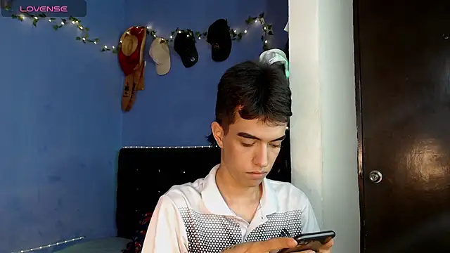 Juan Gomezz26 online show from May 22, 11:03 pm