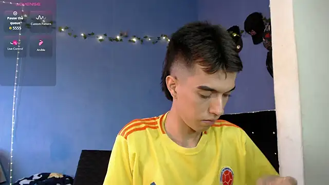 Juan Gomezz26 online show from May 31, 9:26 pm