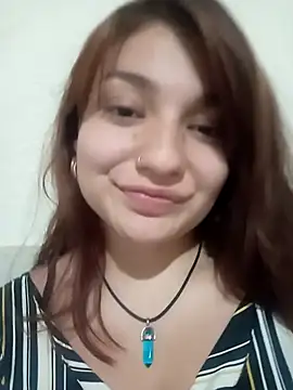 Snapshot of evelin__C chatting on December 14, 1:45 am evelin C online show from December 14, 1:45 am