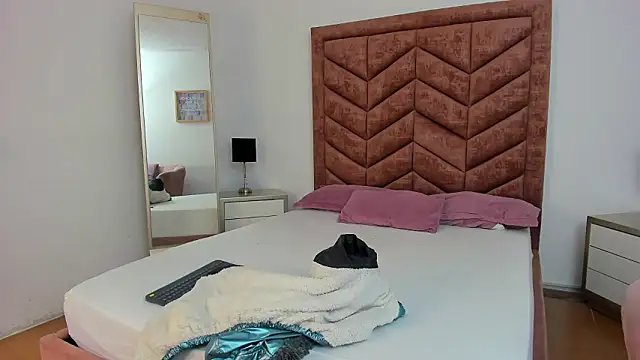 Scarlett  Noir online show from March 25, 8:08 pm