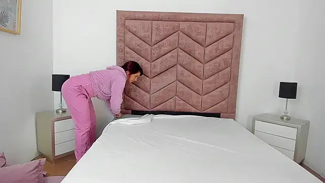 Scarlett  Noir online show from March 24, 9:15 pm