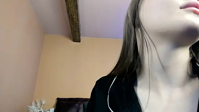 Amber-Tender online show from April 21, 5:08 pm