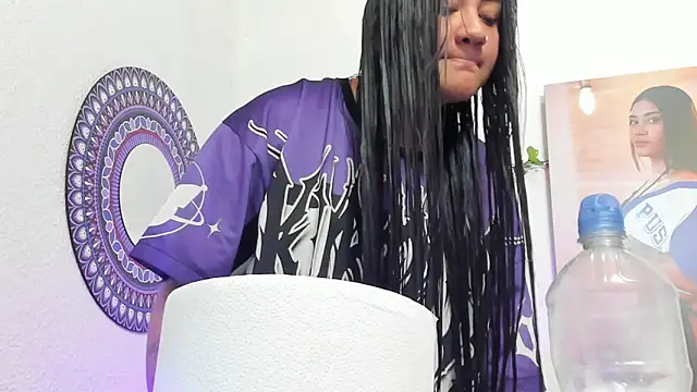 Hanna moore10 online show from March 5, 7:10 pm