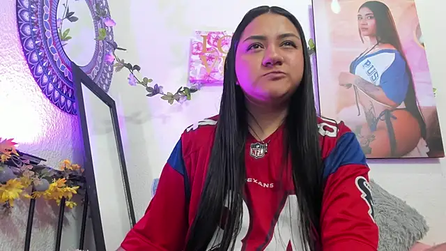 Hanna moore10 online show from April 5, 9:10 pm