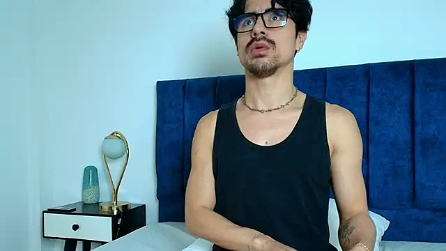 Ethan Briggs online show from December 19, 5:21 am