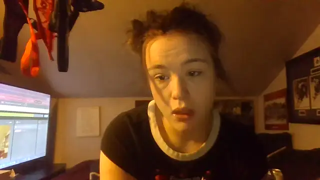 Snapshot of babygirlr6 chatting on December 17, 8:36 pm babygirlr6 online show from December 17, 8:36 pm