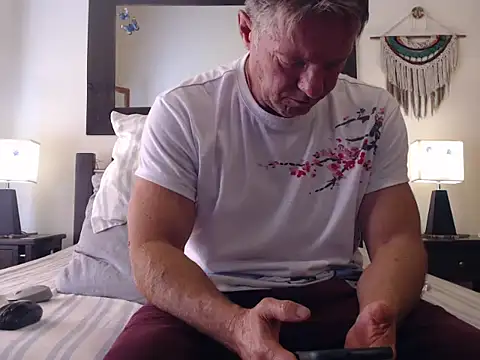 Snapshot of TommyLopez chatting on December 18, 3:38 pm TommyLopez online show from December 18, 3:38 pm